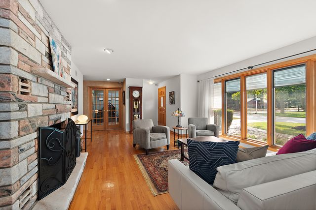 9542 Parkside Avenue, Oak Lawn, IL 60453