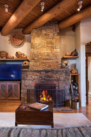 18 Daisy Circle, Santa Fe, NM 87506
