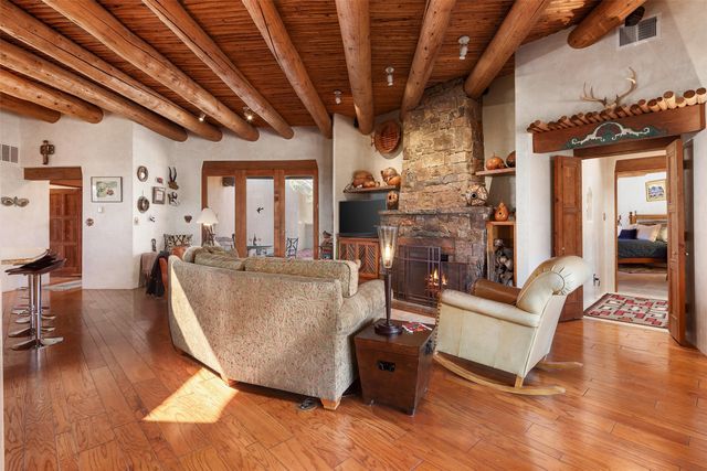 18 Daisy Circle, Santa Fe, NM 87506