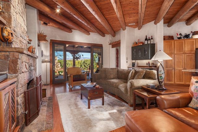 18 Daisy Circle, Santa Fe, NM 87506