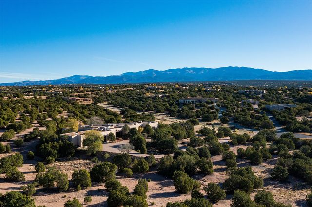 18 Daisy Circle, Santa Fe, NM 87506