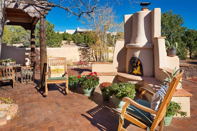 18 Daisy Circle, Santa Fe, NM 87506