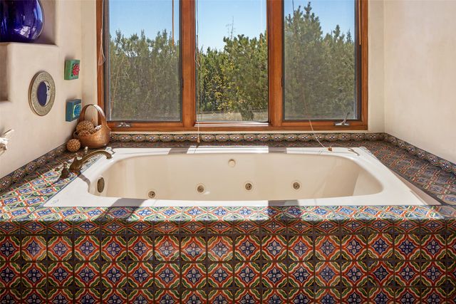 18 Daisy Circle, Santa Fe, NM 87506