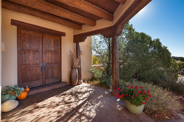 18 Daisy Circle, Santa Fe, NM 87506