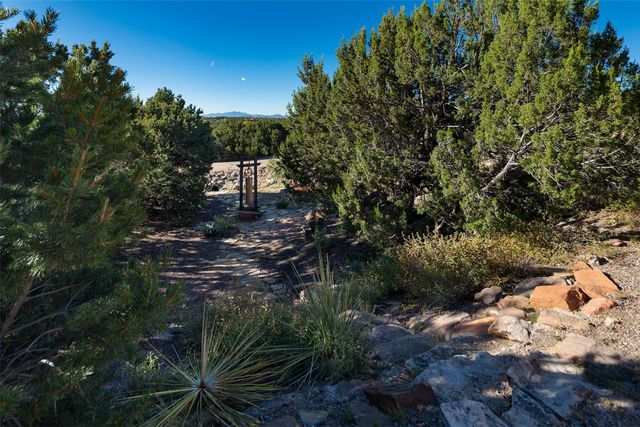 18 Daisy Circle, Santa Fe, NM 87506