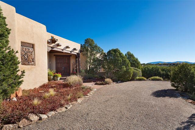 18 Daisy Circle, Santa Fe, NM 87506
