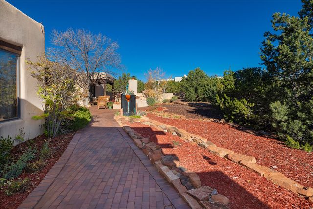 18 Daisy Circle, Santa Fe, NM 87506