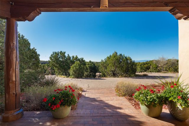 18 Daisy Circle, Santa Fe, NM 87506