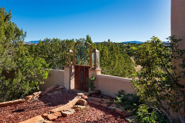 18 Daisy Circle, Santa Fe, NM 87506