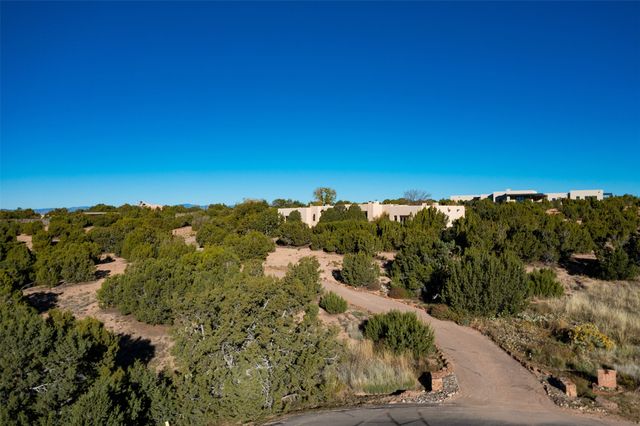 18 Daisy Circle, Santa Fe, NM 87506