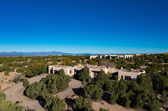 18 Daisy Circle, Santa Fe, NM 87506