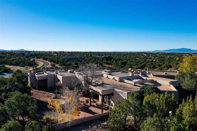 18 Daisy Circle, Santa Fe, NM 87506