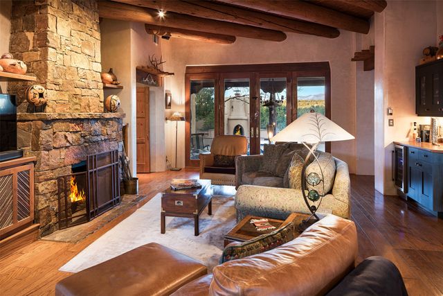 18 Daisy Circle, Santa Fe, NM 87506