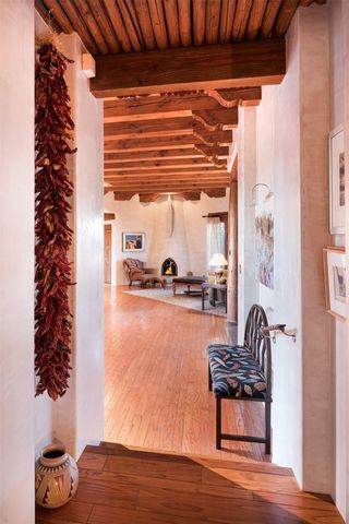 18 Daisy Circle, Santa Fe, NM 87506