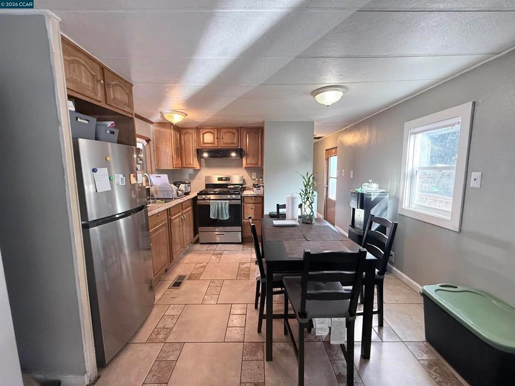 Image 6 of property listing at 244 American Canyon Rd, American Canyon, CA 94503