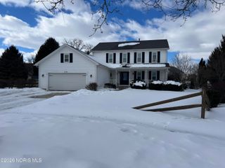 1374 Doncogan Court, Perrysburg, OH 43551