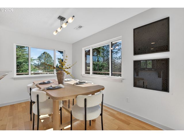 3226 Sw DOLPH Ct, Portland, OR 97219