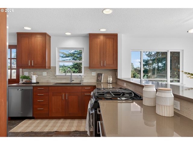 3226 Sw DOLPH Ct, Portland, OR 97219