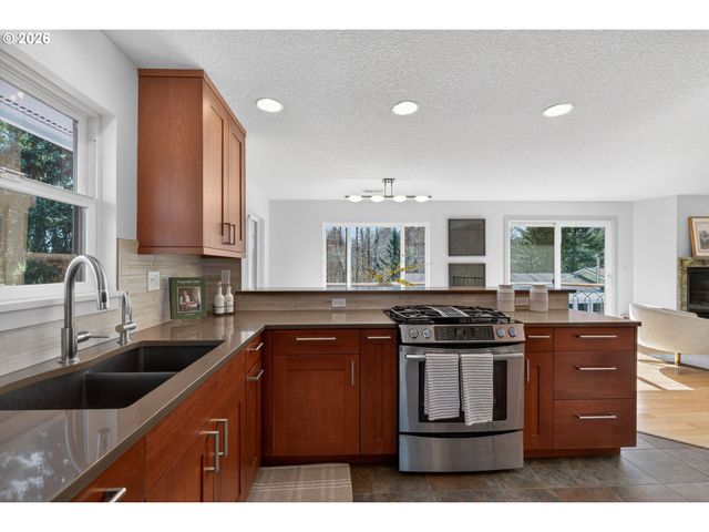 3226 Sw DOLPH Ct, Portland, OR 97219