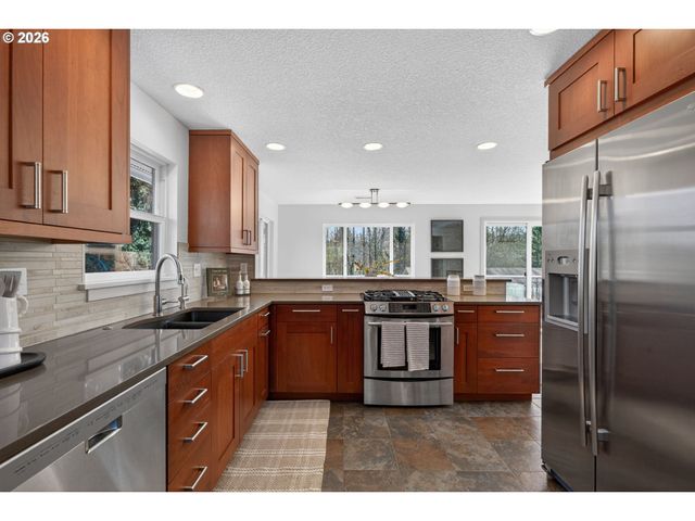 3226 Sw DOLPH Ct, Portland, OR 97219