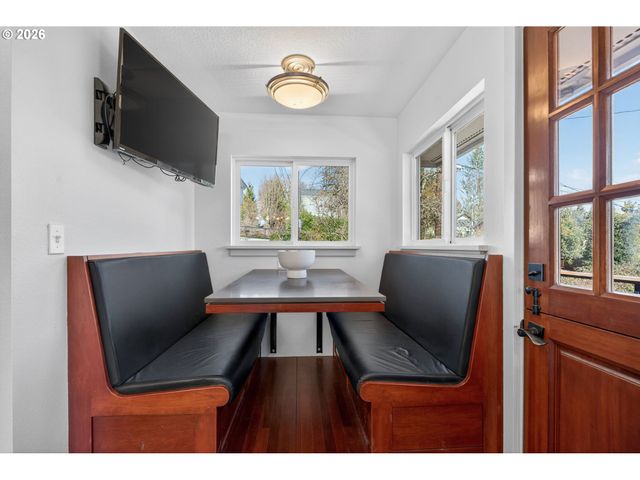 3226 Sw DOLPH Ct, Portland, OR 97219