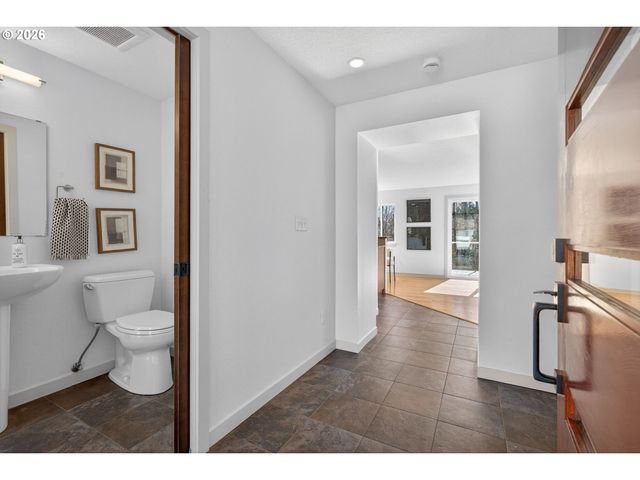 3226 Sw DOLPH Ct, Portland, OR 97219