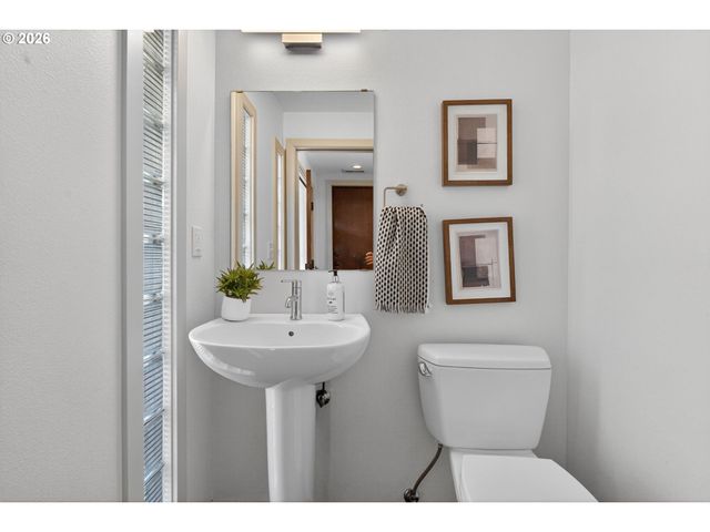 3226 Sw DOLPH Ct, Portland, OR 97219