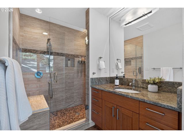 3226 Sw DOLPH Ct, Portland, OR 97219