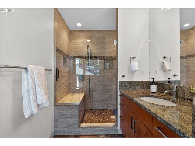 3226 Sw DOLPH Ct, Portland, OR 97219