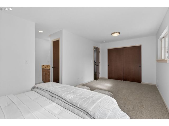 3226 Sw DOLPH Ct, Portland, OR 97219