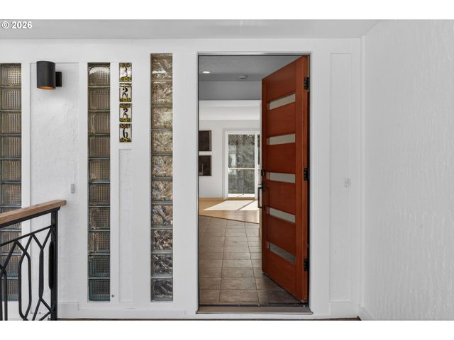 3226 Sw DOLPH Ct, Portland, OR 97219