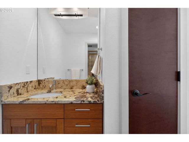 3226 Sw DOLPH Ct, Portland, OR 97219