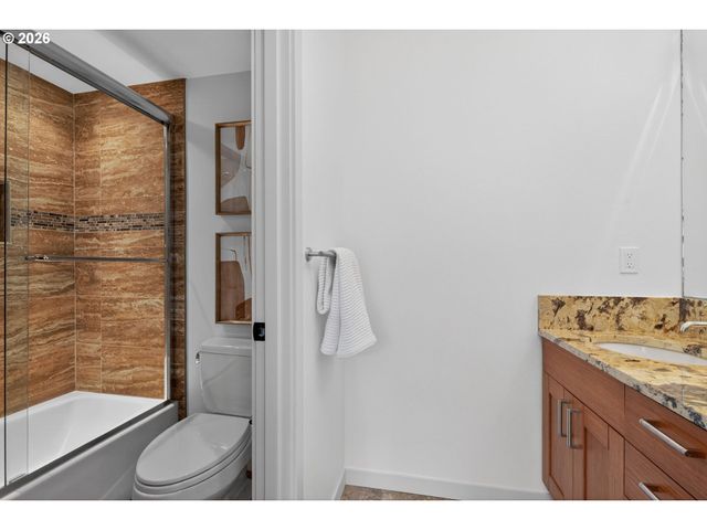 3226 Sw DOLPH Ct, Portland, OR 97219