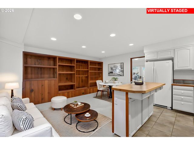 3226 Sw DOLPH Ct, Portland, OR 97219