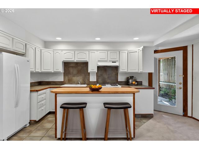 3226 Sw DOLPH Ct, Portland, OR 97219