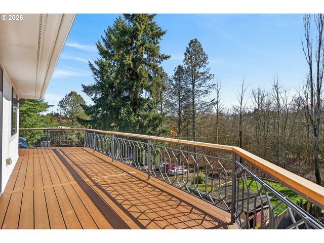 3226 Sw DOLPH Ct, Portland, OR 97219