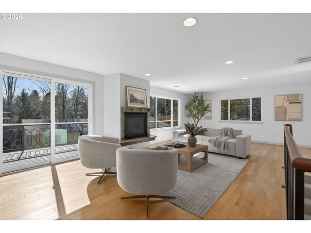 3226 Sw DOLPH Ct, Portland, OR 97219