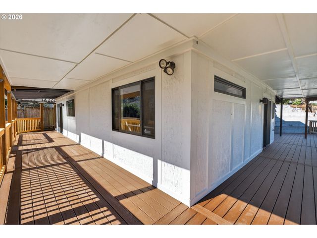 3226 Sw DOLPH Ct, Portland, OR 97219