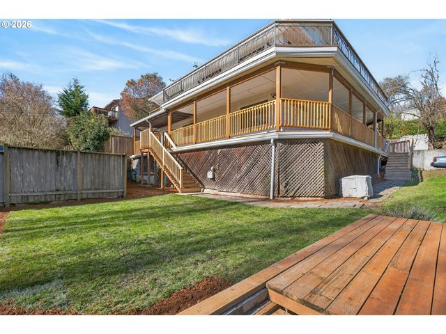 3226 Sw DOLPH Ct, Portland, OR 97219