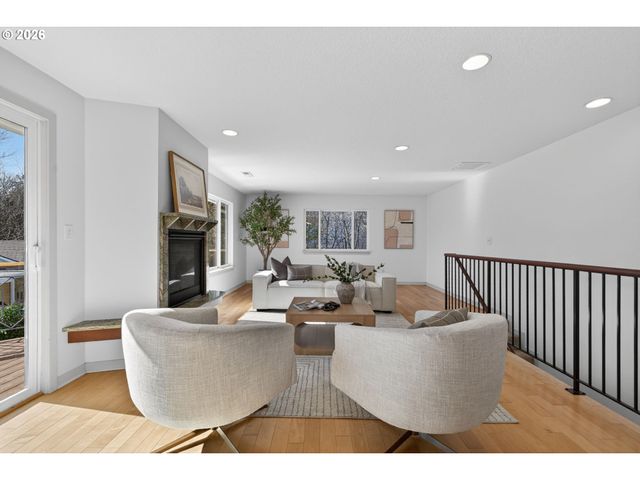 3226 Sw DOLPH Ct, Portland, OR 97219