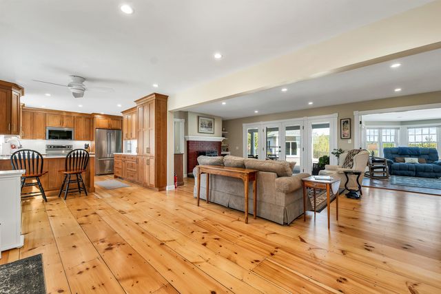 33 Sky Lane, Wolfeboro, NH 03894