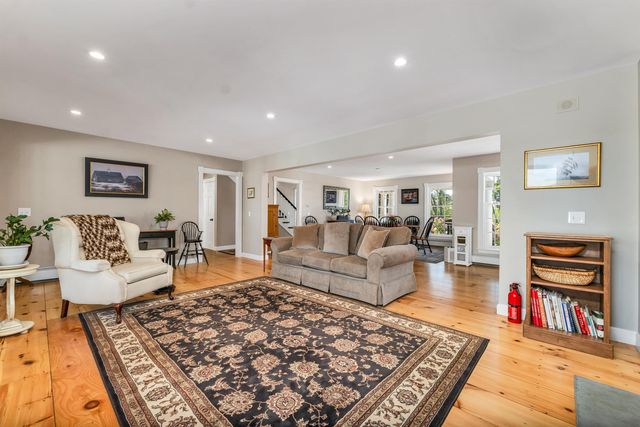 33 Sky Lane, Wolfeboro, NH 03894