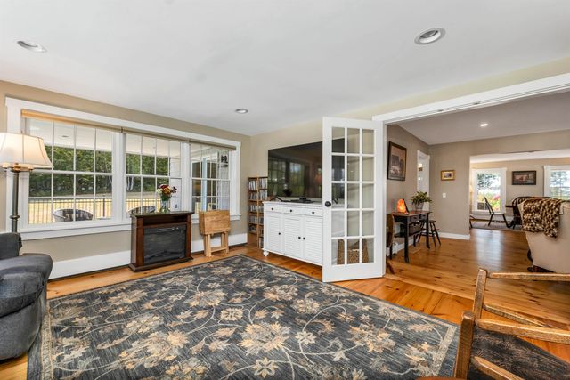 33 Sky Lane, Wolfeboro, NH 03894