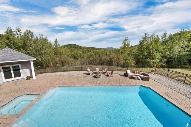 33 Sky Lane, Wolfeboro, NH 03894