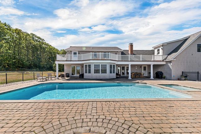 33 Sky Lane, Wolfeboro, NH 03894