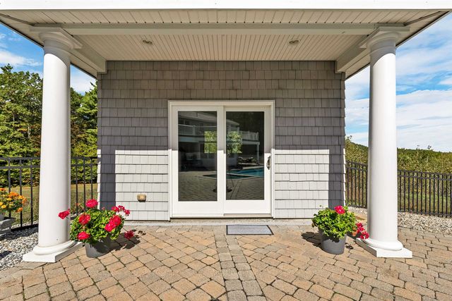 33 Sky Lane, Wolfeboro, NH 03894