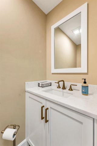 33 Sky Lane, Wolfeboro, NH 03894