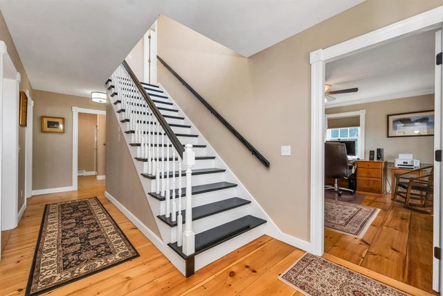 33 Sky Lane, Wolfeboro, NH 03894