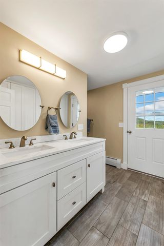 33 Sky Lane, Wolfeboro, NH 03894