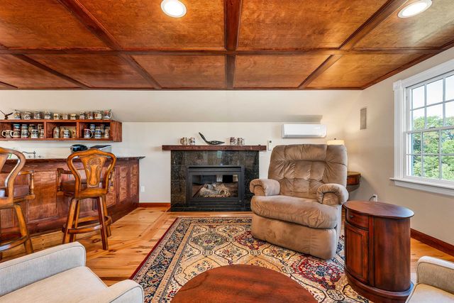 33 Sky Lane, Wolfeboro, NH 03894